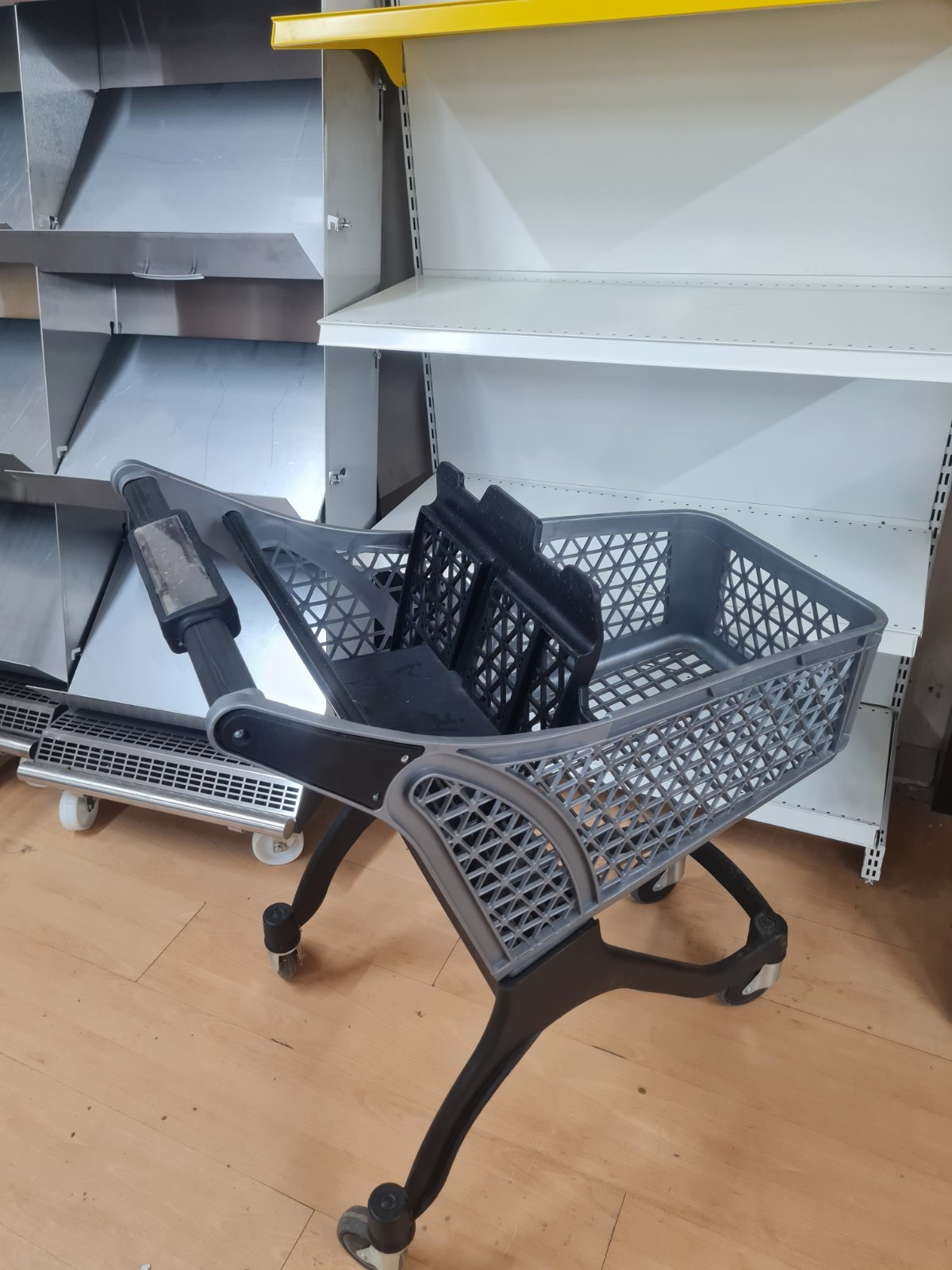 Пластмасова количка за пазаруване 100л./ Сребърна